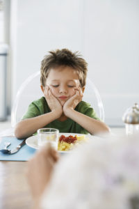 how to get your kids to eat dinner without complaining