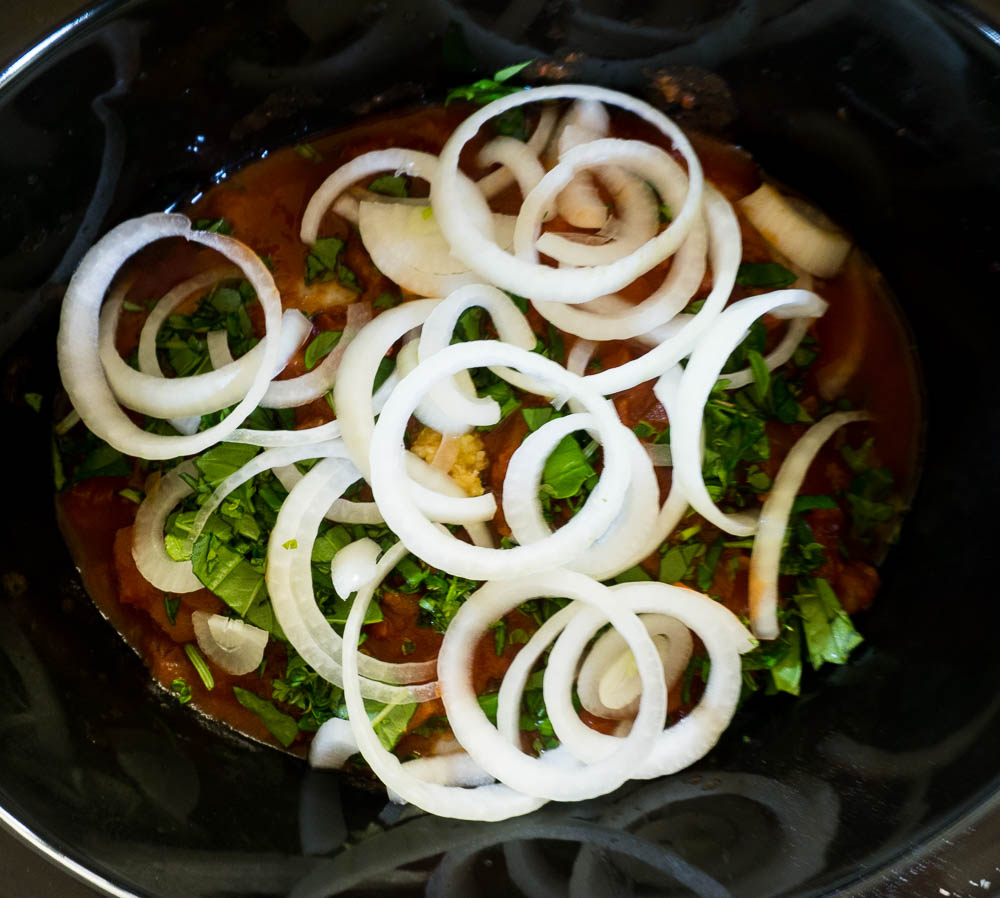 slow cooker basil chicken thighs