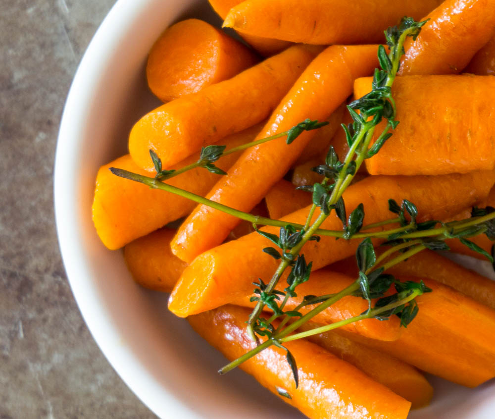 cooked carrots with thyme